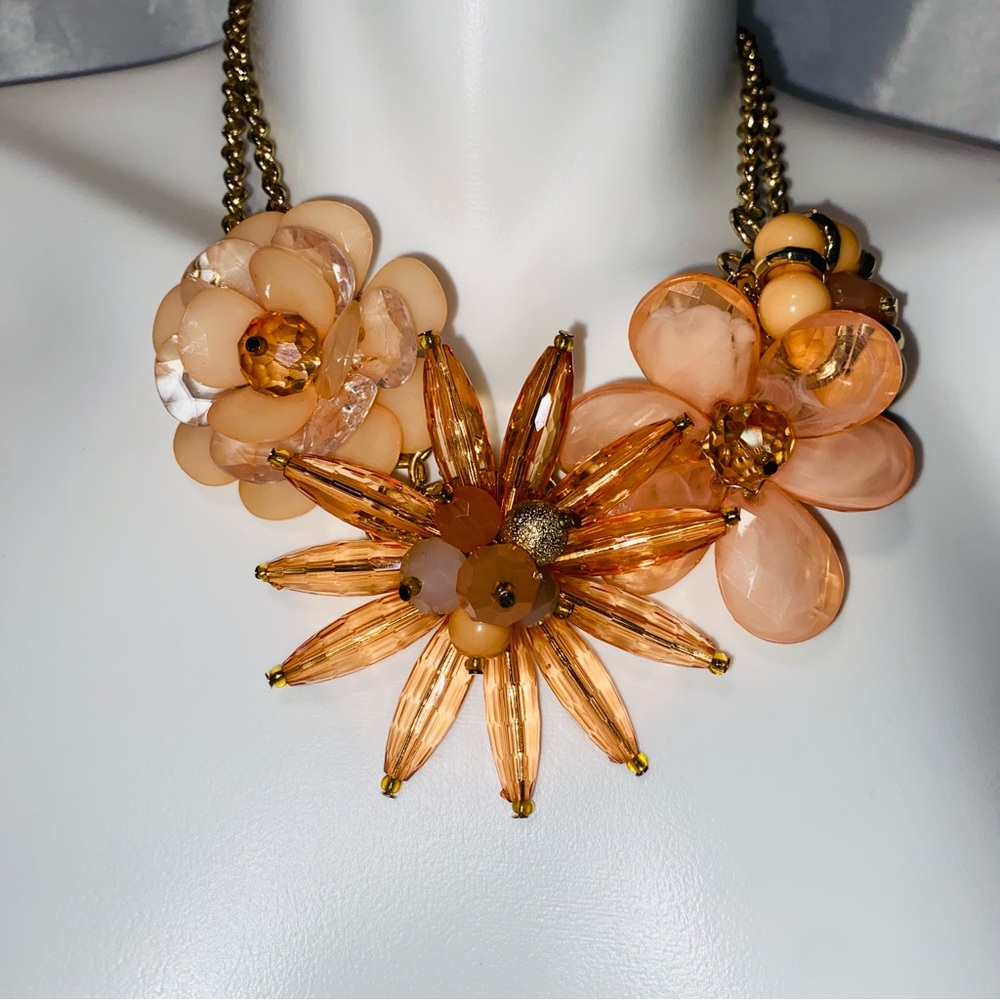 “Jessica Simpson” Stunning Coral and Gold Statement Necklace